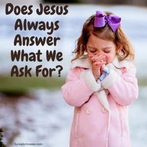 little girl praying